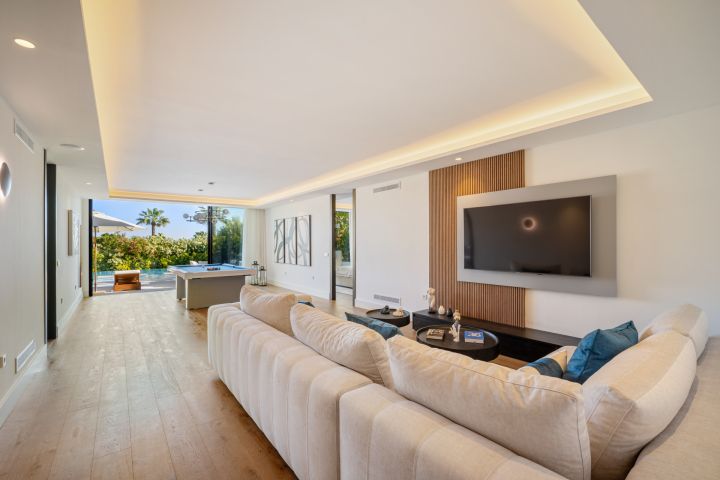 Villa 2000 - Modern Elegant Villa offering Golf Views