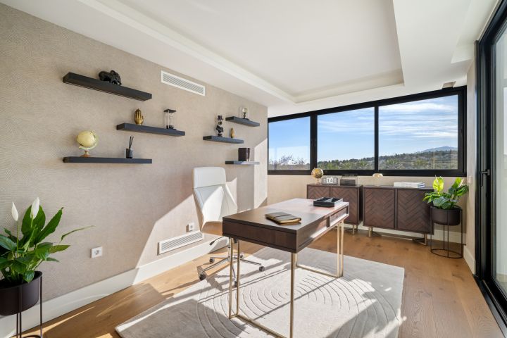 Villa 2000 - Modern Elegant Villa offering Golf Views