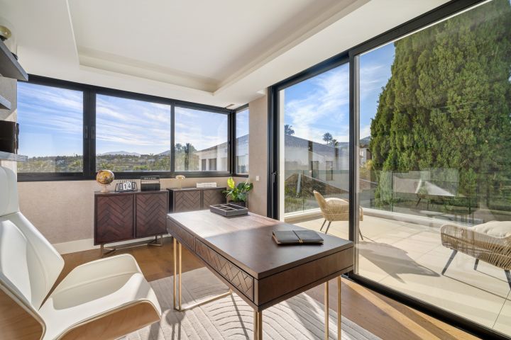 Villa 2000 - Modern Elegant Villa offering Golf Views