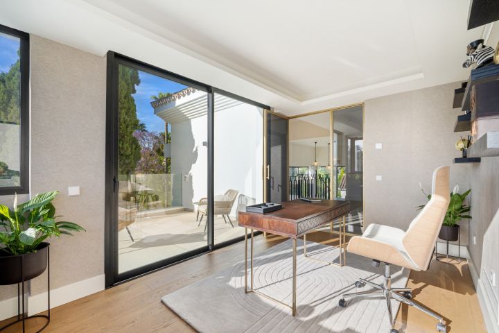 Villa 2000 - Modern Elegant Villa offering Golf Views