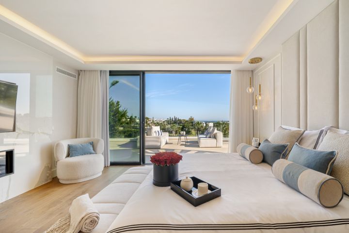 Villa 2000 - Modern Elegant Villa offering Golf Views