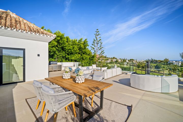 Villa 2000 - Modern Elegant Villa offering Golf Views