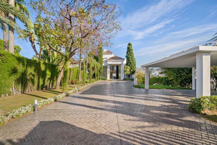 Villa 2000 - Modern Elegant Villa offering Golf Views