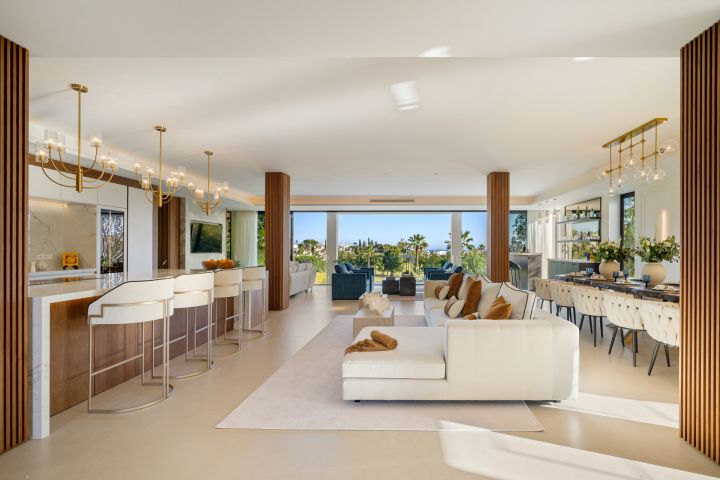 Villa 2000 - Modern Elegant Villa offering Golf Views