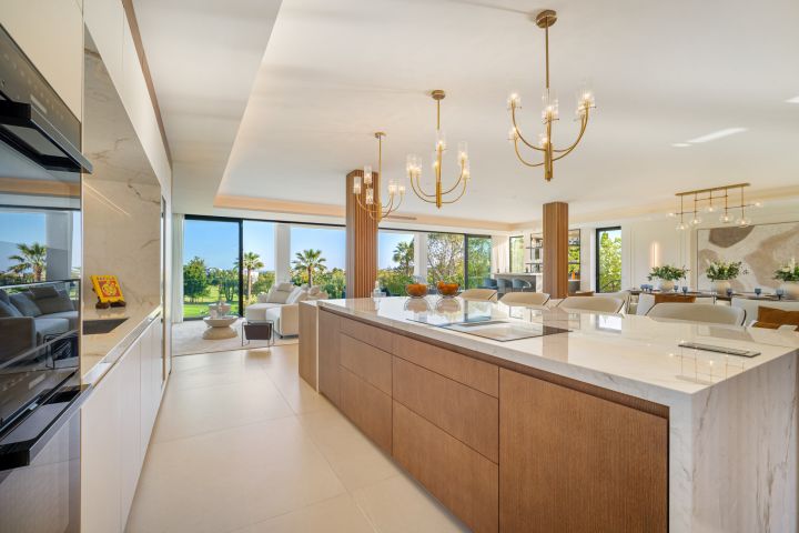 Villa 2000 - Modern Elegant Villa offering Golf Views