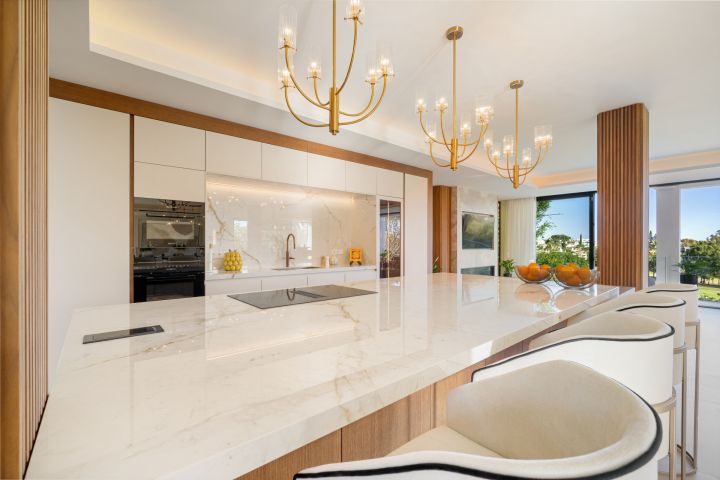 Villa 2000 - Modern Elegant Villa offering Golf Views