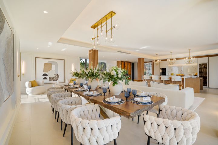 Villa 2000 - Modern Elegant Villa offering Golf Views