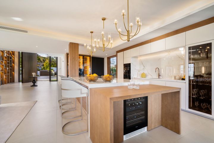 Villa 2000 - Modern Elegant Villa offering Golf Views