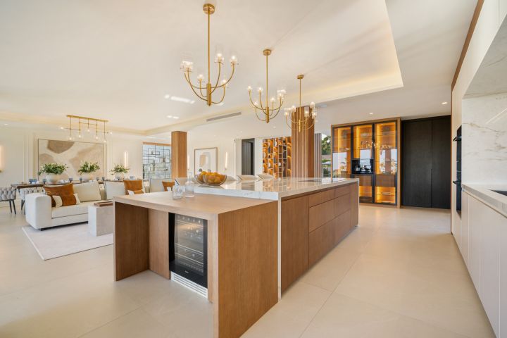 Villa 2000 - Modern Elegant Villa offering Golf Views