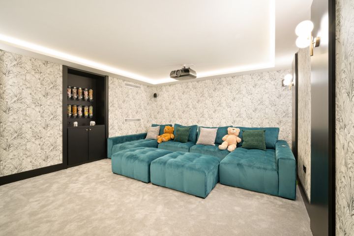 Villa 2000 - Modern Elegant Villa offering Golf Views