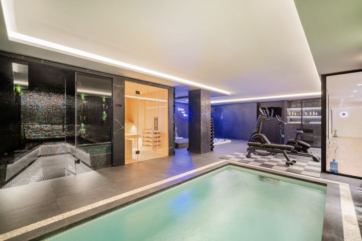 Villa 2000 - Modern Elegant Villa offering Golf Views