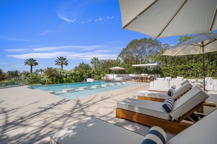 Villa 2000 - Modern Elegant Villa offering Golf Views
