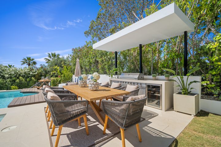 Villa 2000 - Modern Elegant Villa offering Golf Views