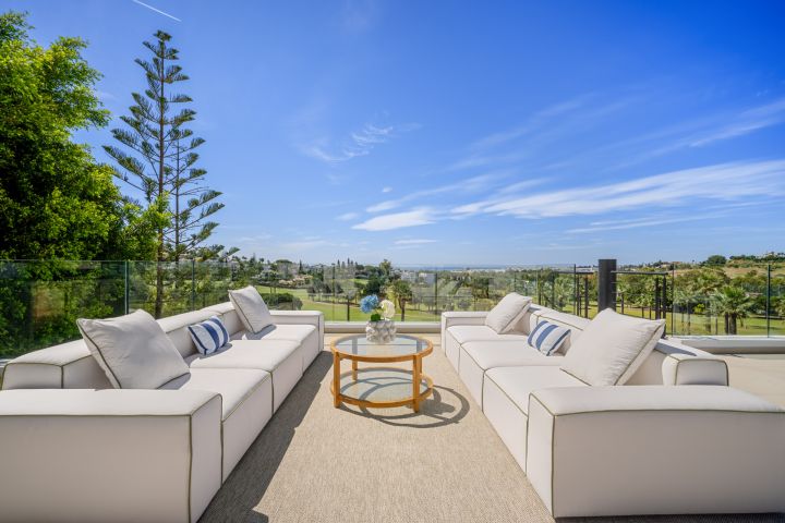 Villa 2000 - Modern Elegant Villa offering Golf Views