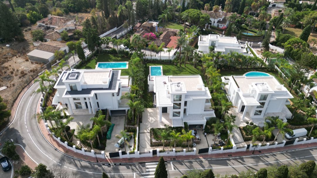 Villa avec 5 chambres et 6 salles de bain - Impressionnante maison moderne au charme andalou