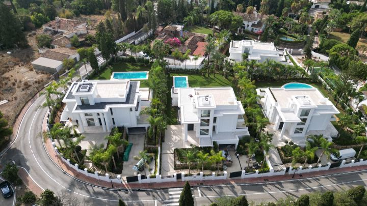 4 villas nuevas en Las Lomas de Marbella Club - Impresionante casa moderna con encanto andaluz