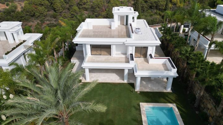 Villa avec 5 chambres et 6 salles de bain - Impressionnante maison moderne au charme andalou