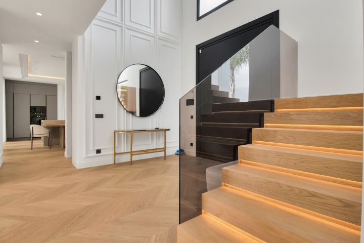 Villa avec 5 chambres et 6 salles de bain - Impressionnante maison moderne au charme andalou