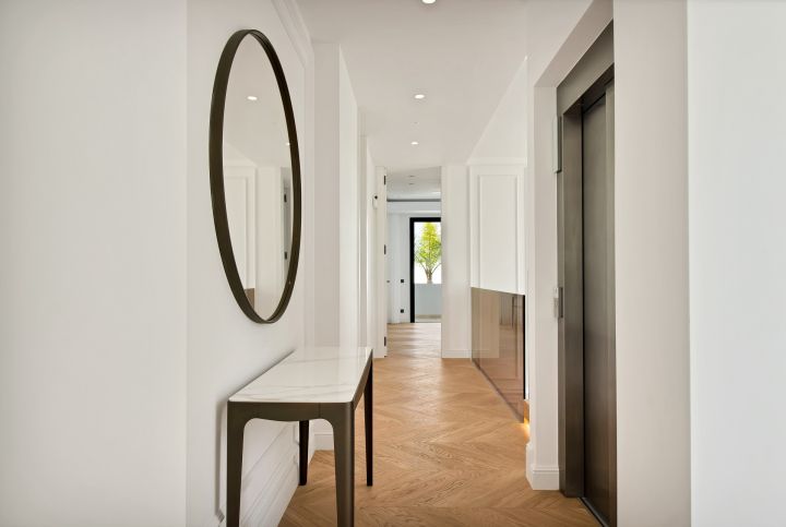 Villa avec 5 chambres et 6 salles de bain - Impressionnante maison moderne au charme andalou