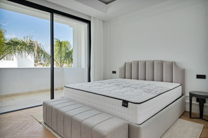 Villa avec 5 chambres et 6 salles de bain - Impressionnante maison moderne au charme andalou