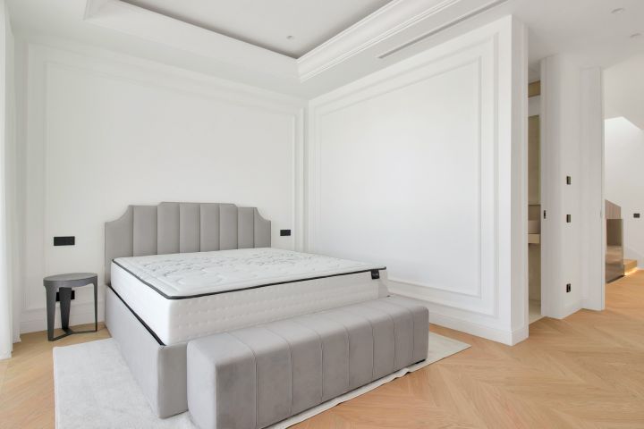 Villa avec 5 chambres et 6 salles de bain - Impressionnante maison moderne au charme andalou