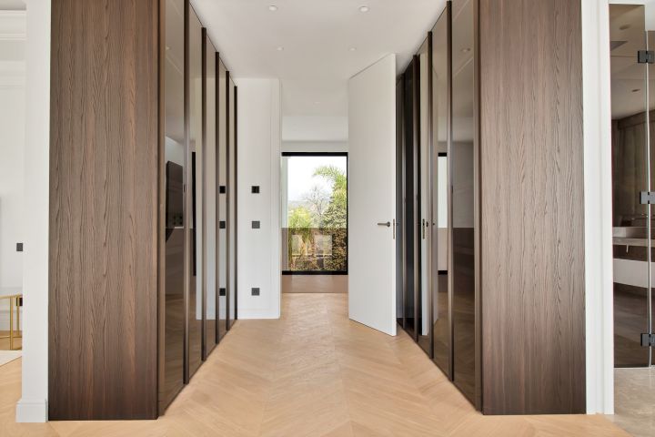 Villa avec 5 chambres et 6 salles de bain - Impressionnante maison moderne au charme andalou