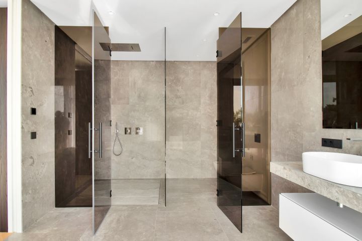 Villa avec 5 chambres et 6 salles de bain - Impressionnante maison moderne au charme andalou