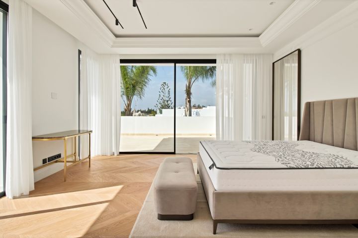 Villa avec 5 chambres et 6 salles de bain - Impressionnante maison moderne au charme andalou