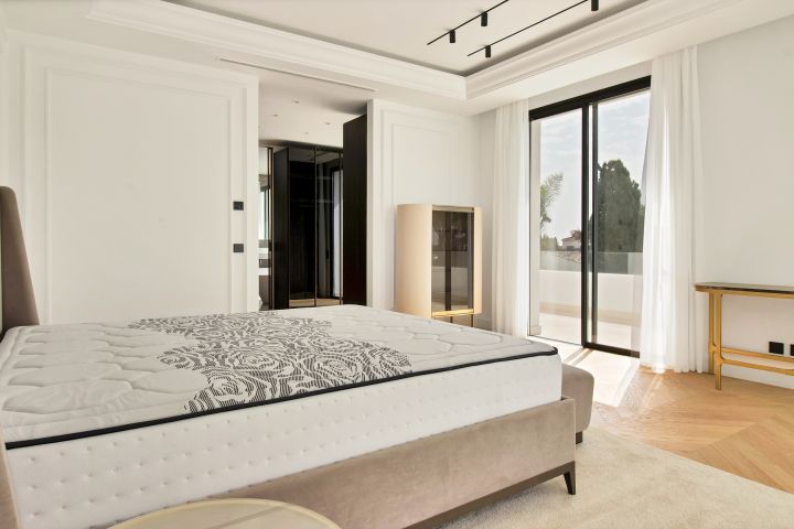 Villa avec 5 chambres et 6 salles de bain - Impressionnante maison moderne au charme andalou