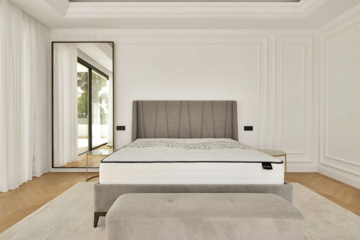Villa avec 5 chambres et 6 salles de bain - Impressionnante maison moderne au charme andalou