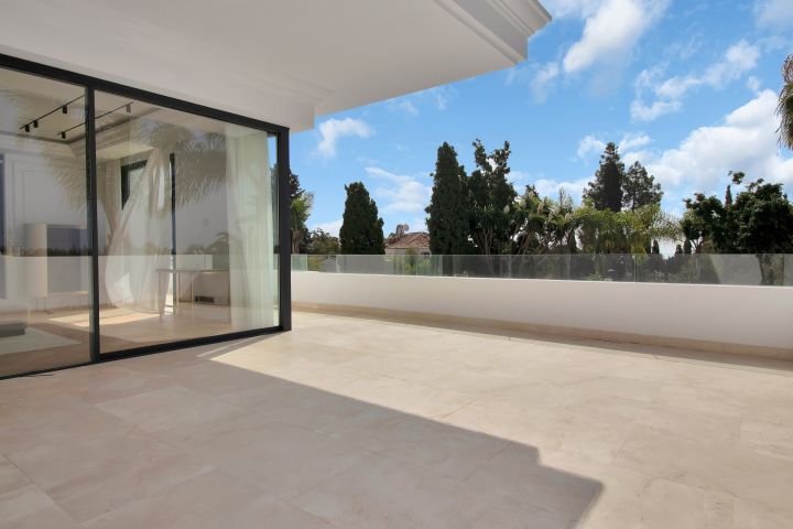 Villa avec 5 chambres et 6 salles de bain - Impressionnante maison moderne au charme andalou