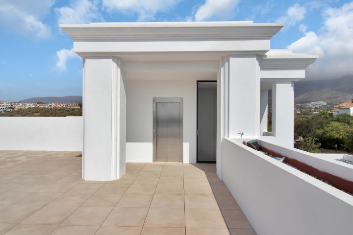 Villa avec 5 chambres et 6 salles de bain - Impressionnante maison moderne au charme andalou