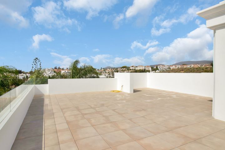 Villa avec 5 chambres et 6 salles de bain - Impressionnante maison moderne au charme andalou