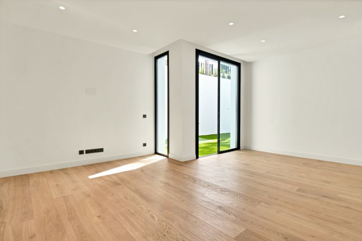 Villa avec 5 chambres et 6 salles de bain - Impressionnante maison moderne au charme andalou
