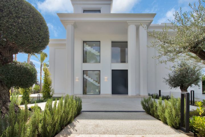 Villa avec 5 chambres et 6 salles de bain - Impressionnante maison moderne au charme andalou