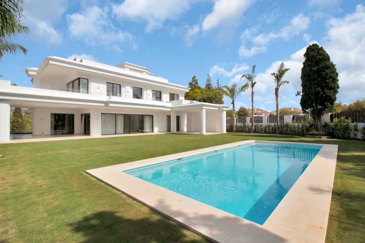 Villa avec 5 chambres et 6 salles de bain - Impressionnante maison moderne au charme andalou