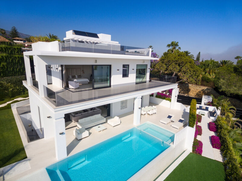 Villa con 5 dormitorios y 5 baños - Villa a medida en una urbanización privada