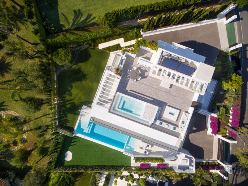 Villa con 5 dormitorios y 5 baños - Villa a medida en una urbanización privada
