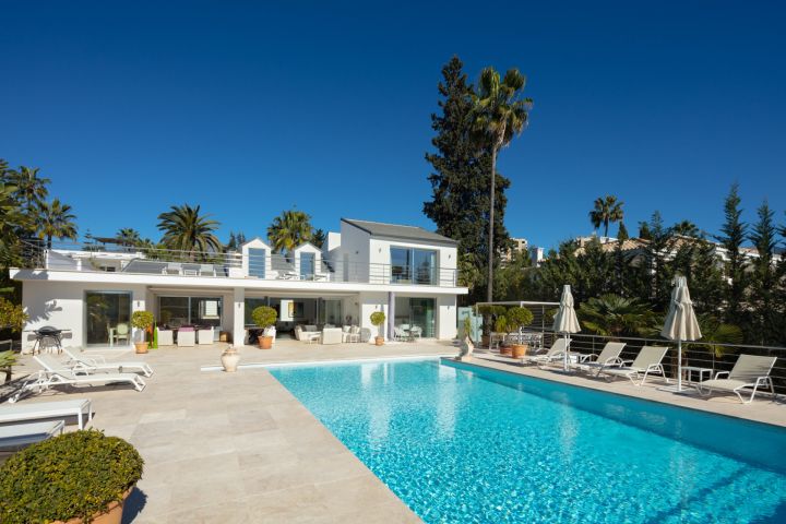 Villa Rosetti - Elegante villa exclusiva con impresionantes vistas al mar en Parcelas del Golf