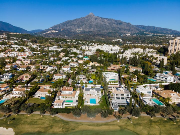 Villa Rosetti - Elegante villa exclusiva con impresionantes vistas al mar en Parcelas del Golf