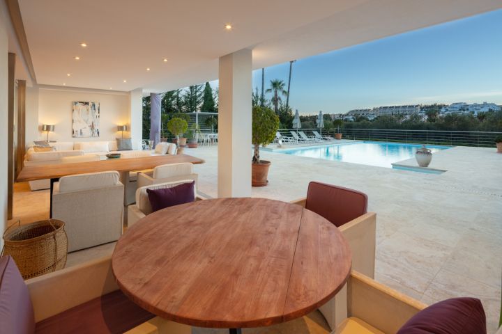 Villa Rosetti - Elegante villa exclusiva con impresionantes vistas al mar en Parcelas del Golf