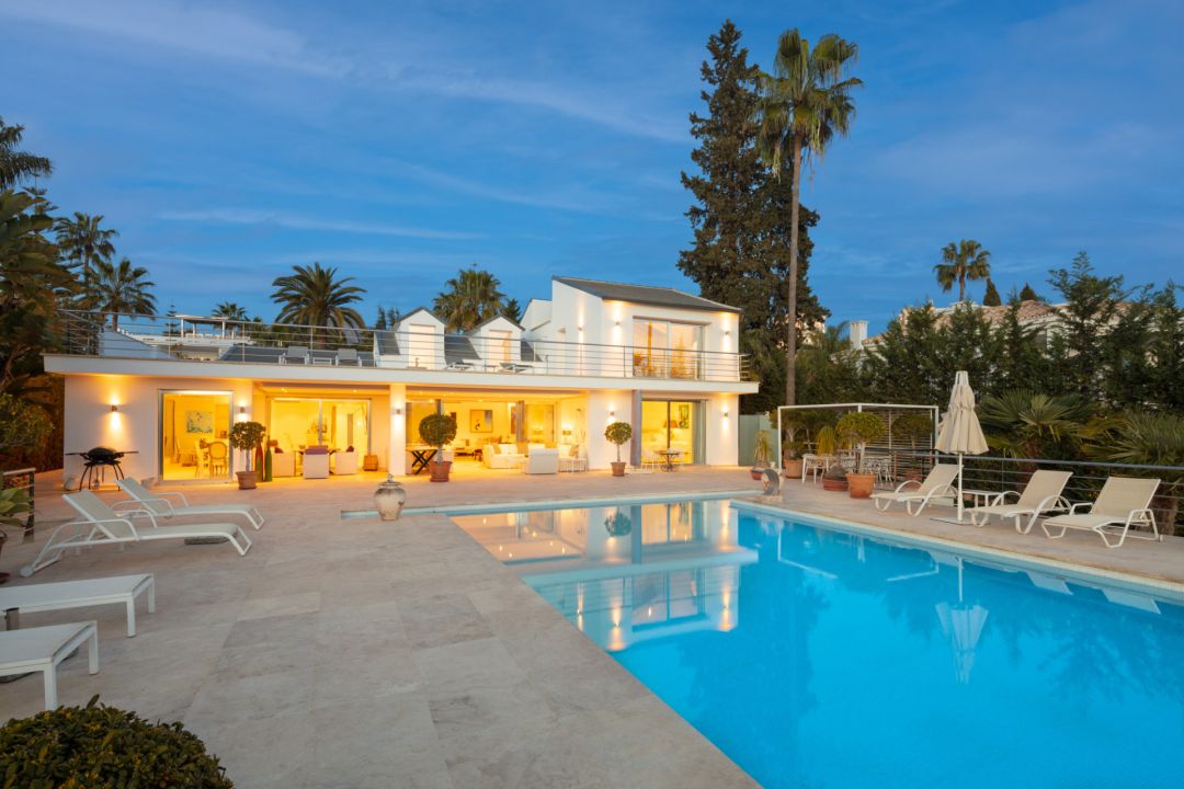 Villa Rosetti - Elegante villa exclusiva con impresionantes vistas al mar en Parcelas del Golf