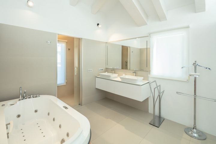 Villa Rosetti - Elegante villa exclusiva con impresionantes vistas al mar en Parcelas del Golf