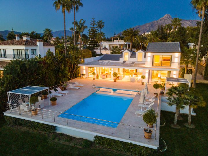 Villa Rosetti - Elegante villa exclusiva con impresionantes vistas al mar en Parcelas del Golf