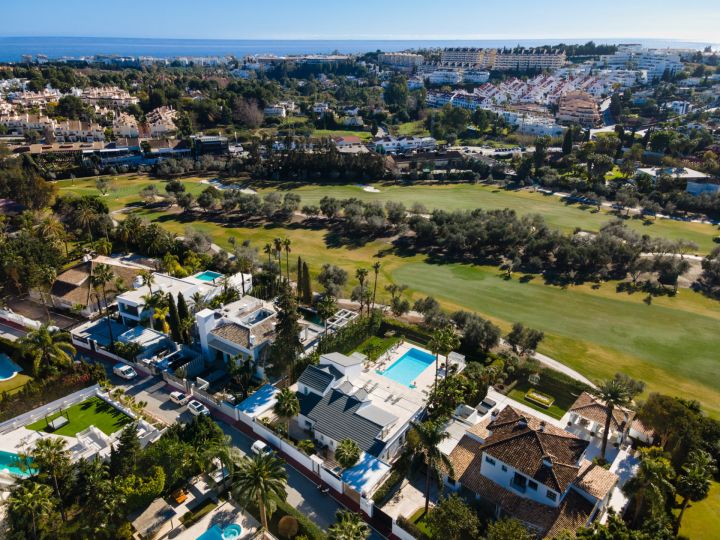 Villa Rosetti - Elegante villa exclusiva con impresionantes vistas al mar en Parcelas del Golf