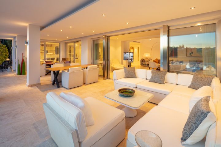 Villa Rosetti - Elegante villa exclusiva con impresionantes vistas al mar en Parcelas del Golf