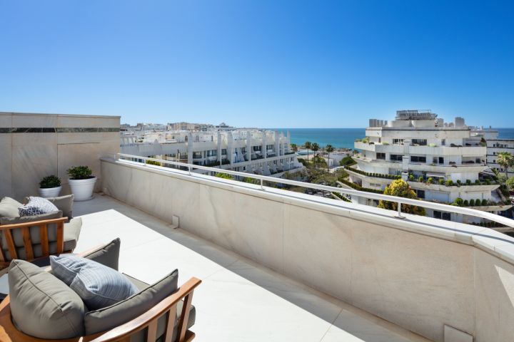 Poseidon 1 - Elegant Modern Home with a Frontline Golf Position