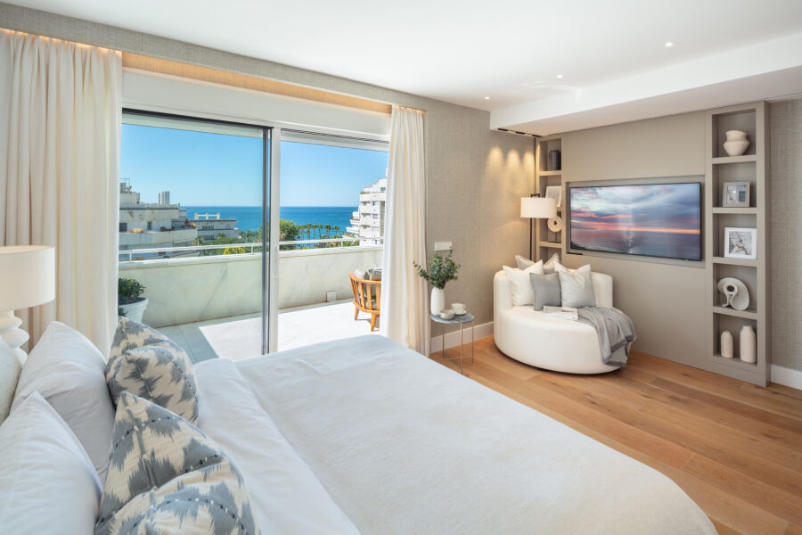 Poseidon 1 - Elegant Modern Home with a Frontline Golf Position