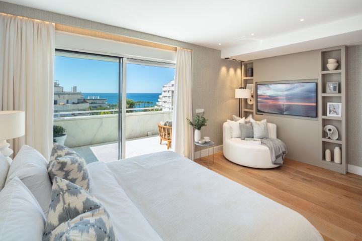 Poseidon 1 - Elegant Modern Home with a Frontline Golf Position
