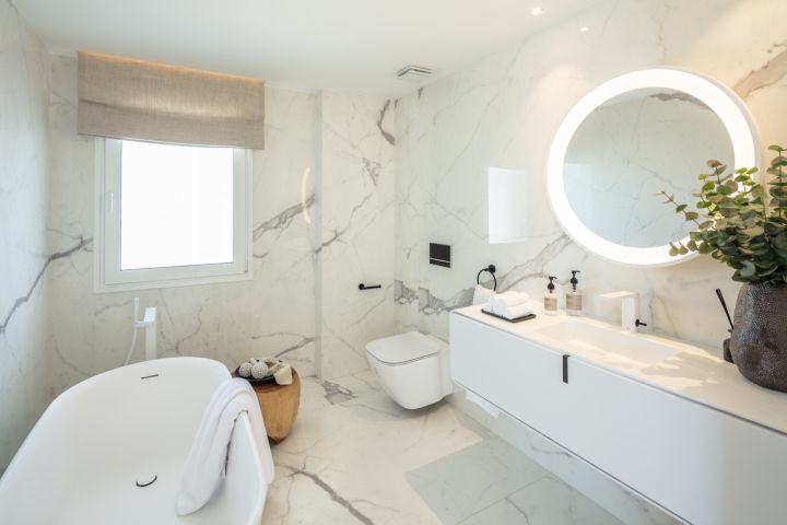 Poseidon 1 - Elegant Modern Home with a Frontline Golf Position